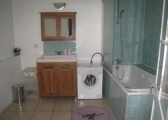 Rue Saint Francois De Paule Apartment